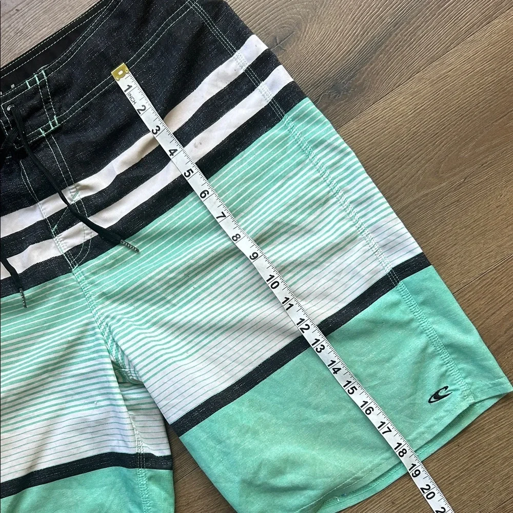 O'Neill Men's Mint Green, Black & White Striped Board Shorts ! Size 33